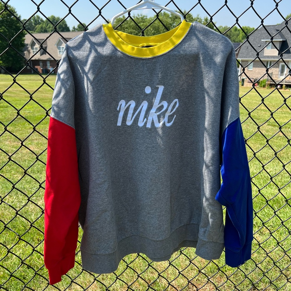 Nike sweatshirt multi colored size xxl.